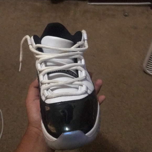 Jordon 11 lows Iridescent - Picture 5 of 8